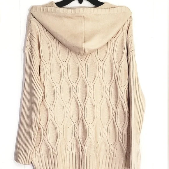 Fate XXL Cable-Knit Hooded Sweater in Beige - Picture 4 of 6